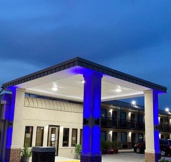 El Reno Hotel | Pet-Friendly Getaway at Hotel 81 El Reno