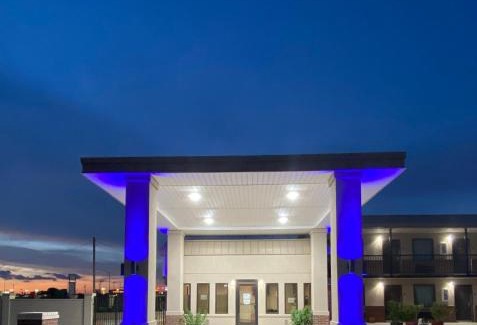 El Reno Hotel | Pet-Friendly Getaway at Hotel 81 El Reno