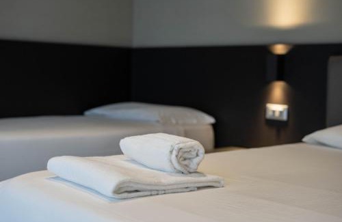 Mestre Hotel | Pet-Friendly Hotel Aaron with Breakfast & Hot Tub Awaits