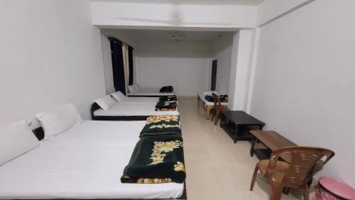 Chamoli Hotel | Discover Hotel Aashirwad: Pet-Friendly & Highly Rated Stay