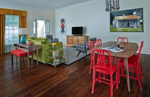 Athens Hotel | Hotel Abacus: Pet-Friendly Stay with Oceanfront Views