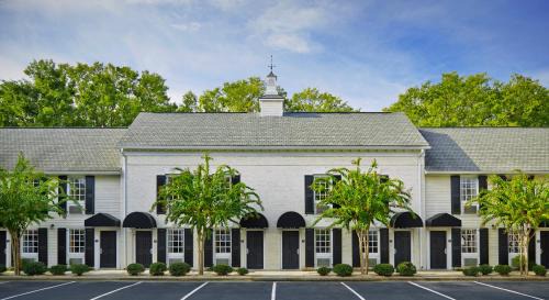 Athens Hotel | Hotel Abacus: Pet-Friendly Stay with Oceanfront Views
