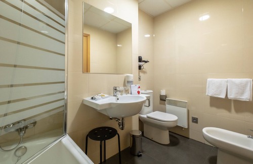 Miranda de Ebro Hotel | Discover Hotel Abades Via Norte: Family-Friendly Retreat