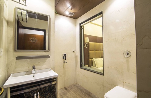 Mathura Hotel | Top-Rated Hotel Abhinandan: Family-Friendly Amenities Await