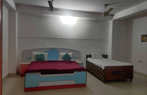New Delhi Hotel | Family-Friendly Hotel Abhishek Residency with Breakfast Included