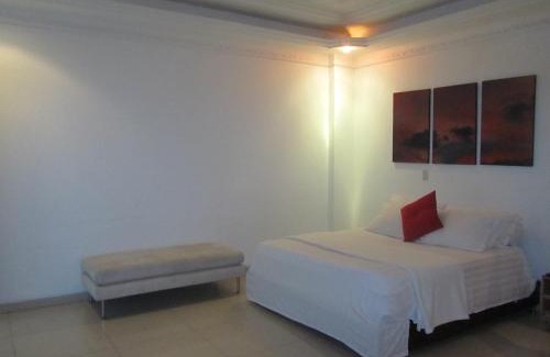 El Cabrero Hotel | Relax at Hotel Abi Inn: Oceanfront with Pool & Breakfast