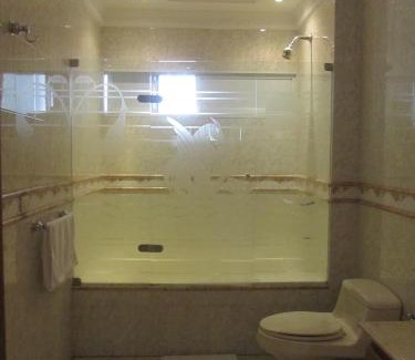 El Cabrero Hotel | Relax at Hotel Abi Inn: Oceanfront with Pool & Breakfast