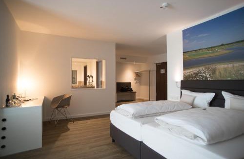 Gernsheim Hotel | Oceanfront Bliss at Hotel Absolute - Pet Friendly & Rated 9/10
