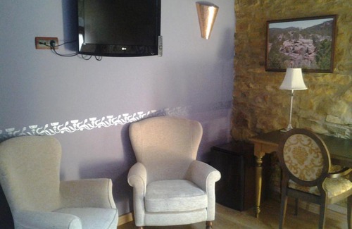 Terriente Hotel | Relax at Hotel Abuelo Rullo with Inviting Hot Tub & 9/10 Rating