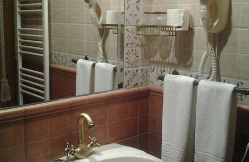 Terriente Hotel | Relax at Hotel Abuelo Rullo with Inviting Hot Tub & 9/10 Rating