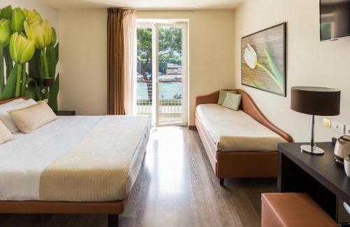 Peschiera del Garda Hotel | Discover Hotel Acquadolce: Oceanfront Relaxation Awaits