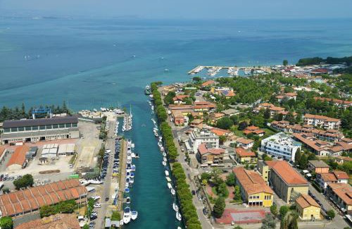 Peschiera del Garda Hotel | Discover Hotel Acquadolce: Oceanfront Relaxation Awaits
