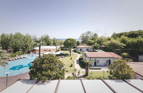 Marina di Vasto Hotel | Oceanfront Hotel Acquario: Pet Friendly with Private Beach
