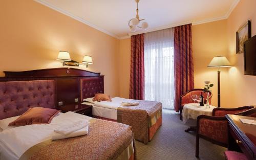 Kudowa Zdroj Hotel | Discover Hotel Adam & Spa: 9/10 Rated with Pool and Hot Tub