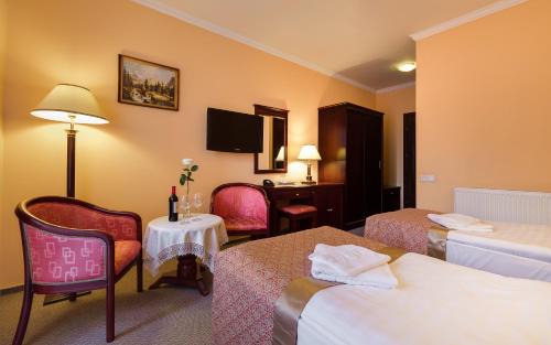 Kudowa Zdroj Hotel | Discover Hotel Adam & Spa: 9/10 Rated with Pool and Hot Tub