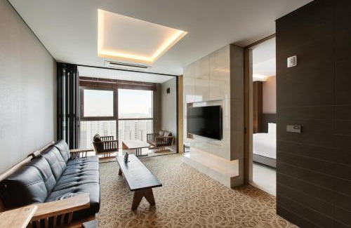 Yeongdo Hotel | Oceanfront Hotel Adela: A Family-Friendly 4-Star Retreat
