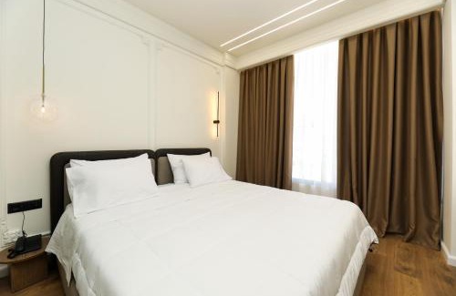 Vlore Hotel | Oceanfront Retreat at Hotel Adore - 4-Star Family Haven