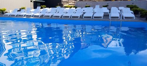 Dragobrat Hotel | Top-Rated Hotel "Адреналін" with Oceanfront Pool & Spa