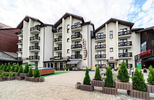 Dragobrat Hotel | Top-Rated Hotel "Адреналін" with Oceanfront Pool & Spa