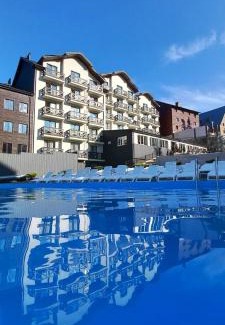 Dragobrat Hotel | Top-Rated Hotel "Адреналін" with Oceanfront Pool & Spa