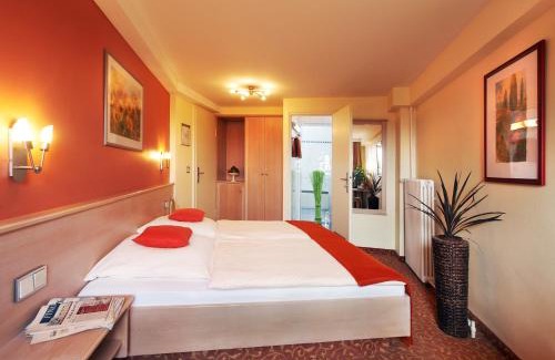 Lehel Hotel | Discover Hotel ADRIA München: Pet-Friendly with Breakfast