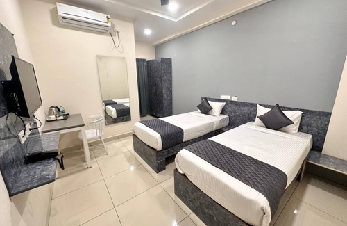Shamshabad Hotel | Budget-Friendly Hotel Aerotel with Family Dining Options