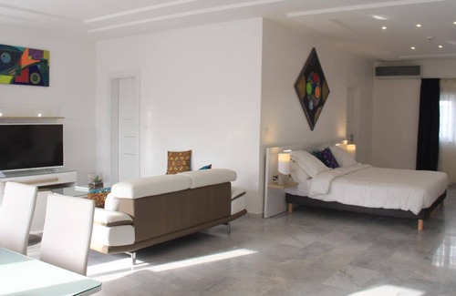 Lome Hotel | Experience Comfort at Hotel Ahoefa King Salomon Garden