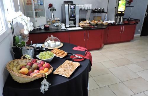 Saint-Leger-sous-Brienne Hotel | Inviting Stay at Hotel Air-lane: Pet-Friendly & Accessible