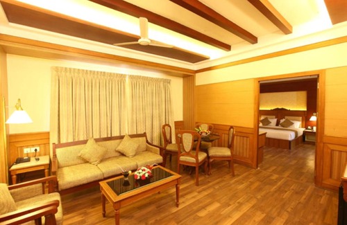 Nedumbassery Hotel | Inviting Stay at Hotel Airlink Castle with Pool and Breakfast