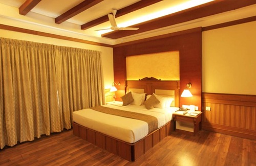 Nedumbassery Hotel | Inviting Stay at Hotel Airlink Castle with Pool and Breakfast