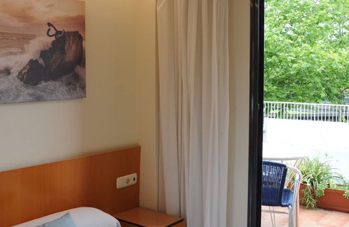 Irun Hotel | Relax at Hotel Aitana: Eco-Friendly with Spa & Dining