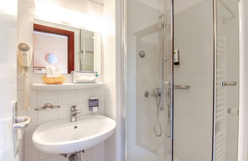 Iragna Hotel | Comfortable Stays at Hotel Al Giardinetto with Dining Options