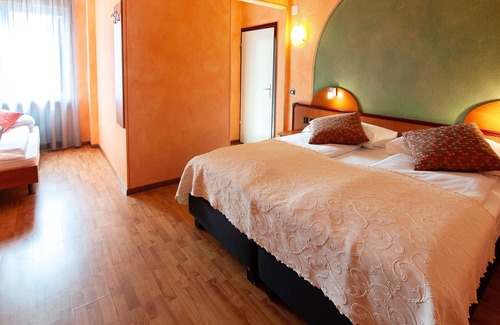 Iragna Hotel | Comfortable Stays at Hotel Al Giardinetto with Dining Options