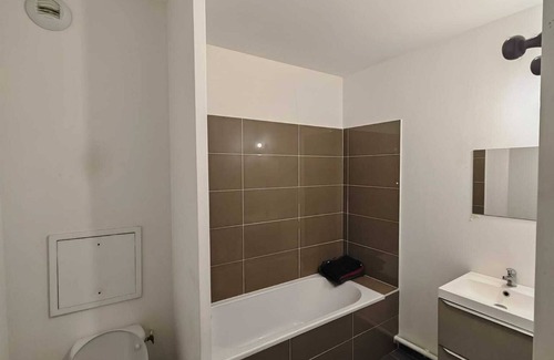 Bouconvillers Hotel | Discover Comfort at Hotel Aladin with Breakfast Included