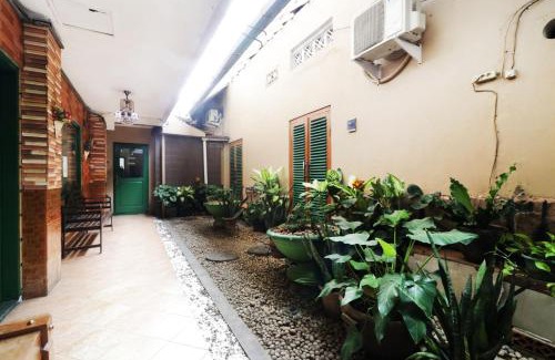 Palmerah House | Budget-Friendly Hotel Alamanda: Child-Friendly Retreat