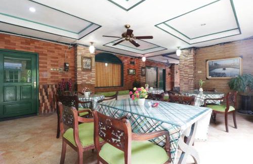 Palmerah House | Budget-Friendly Hotel Alamanda: Child-Friendly Retreat
