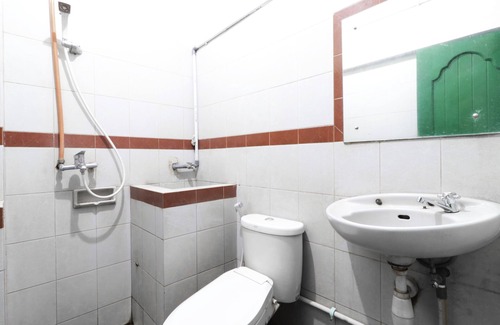 Palmerah Hotel | Discover Hotel Alamanda: Family-Friendly with Breakfast Included