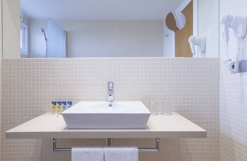L'Albufereta Hotel | Discover Comfort at Hotel Albahia with Pool and Spa