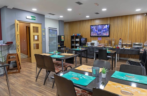 Burgos House | Discover Hotel Alda Cardeña: Family-Friendly Retreat with Spa