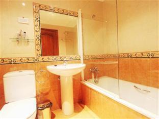 La Corredoria y Ventanielles Hotel | Budget-Friendly Hotel Alda Estación Oviedo for Families