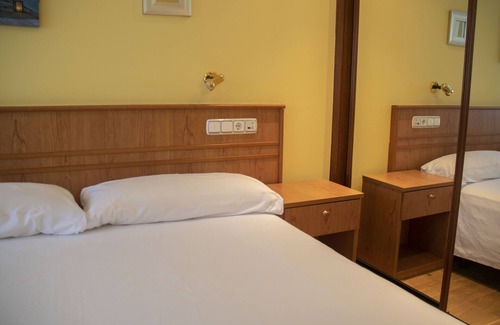 Las Campas y San Claudio Hotel | Budget-Friendly Hotel Alda Estación Oviedo with Spa & Breakfast