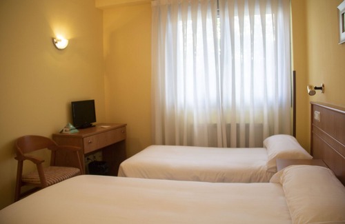 Las Campas y San Claudio Hotel | Budget-Friendly Hotel Alda Estación Oviedo with Spa & Breakfast