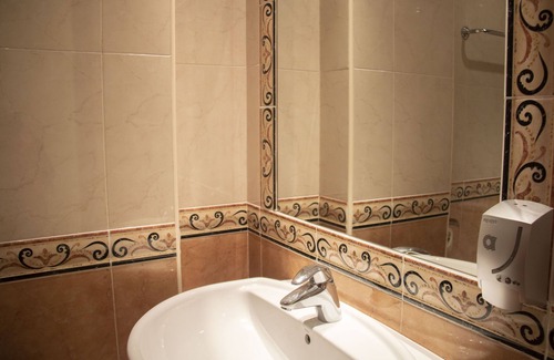 Las Campas y San Claudio Hotel | Budget-Friendly Hotel Alda Estación Oviedo with Spa & Breakfast