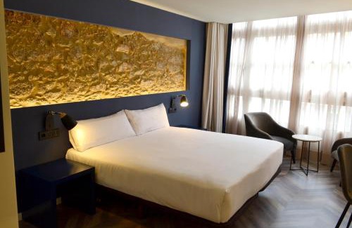 La Coruna Hotel | Top-Rated Hotel Alda Galería Coruña with Family-Friendly Amenities