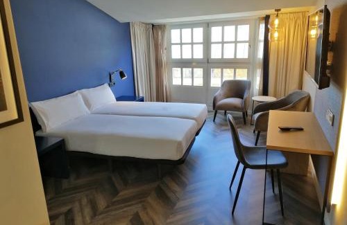 La Coruna Hotel | Top-Rated Hotel Alda Galería Coruña with Family-Friendly Amenities