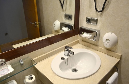 Aviles Hotel | Discover Hotel Alda Palacio Valdés: Rated 8.4/10 & Spa Access