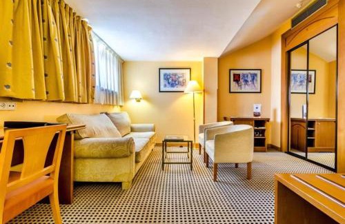 Santa Marta de Tormes Hotel | Relaxing Stay at Hotel Alda Río Tormes with Pool Access