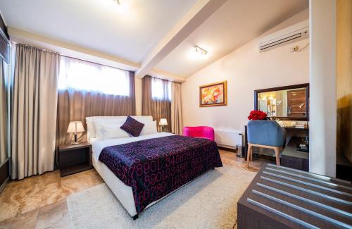 Downtown Hotel | Experience Comfort at Hotel Alexandar Lux with Ocean Views