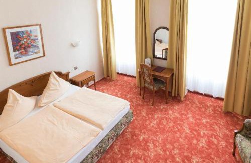 Plauen Hotel | Pet Friendly Stay at Hotel Alexandra with Pool & Spa