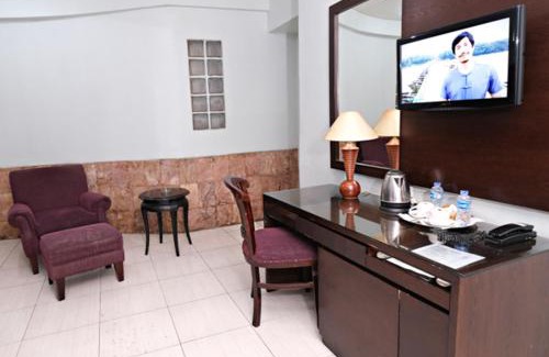 Palmerah Hotel | Family-Friendly Hotel Alma with Restaurant Amenities